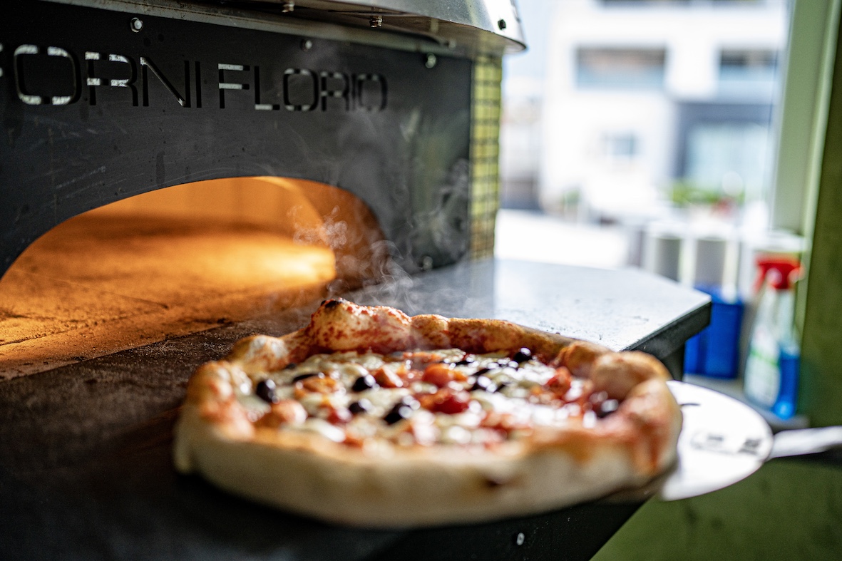 Pizza im Holzofen